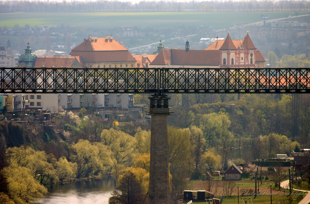 Zeleznicni most a Louka, Znojmo.jpg